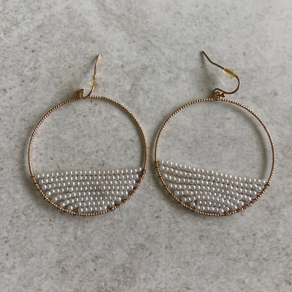 Delicate beaded circle earrings - Picture 2 of 3